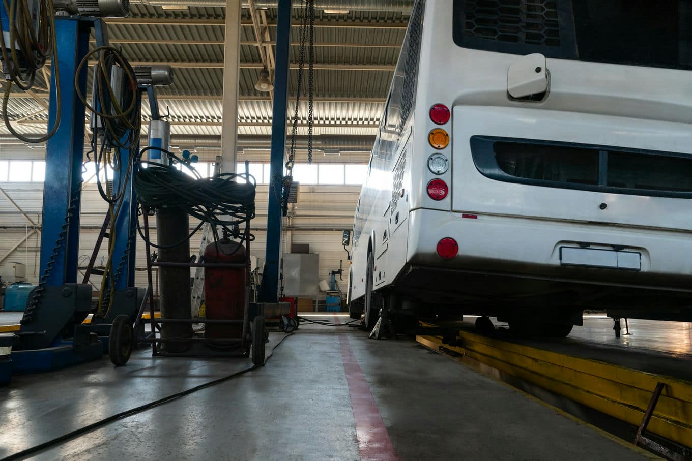 autobus na kanale u mechanika